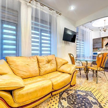 Світло! Vip Apartment In The Druzhby Narodiv Metro Station Kiev Buitenkant foto
