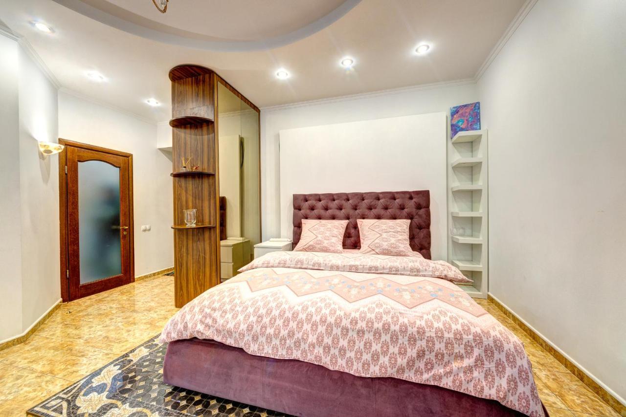 Світло! Vip Apartment In The Druzhby Narodiv Metro Station Kiev Buitenkant foto