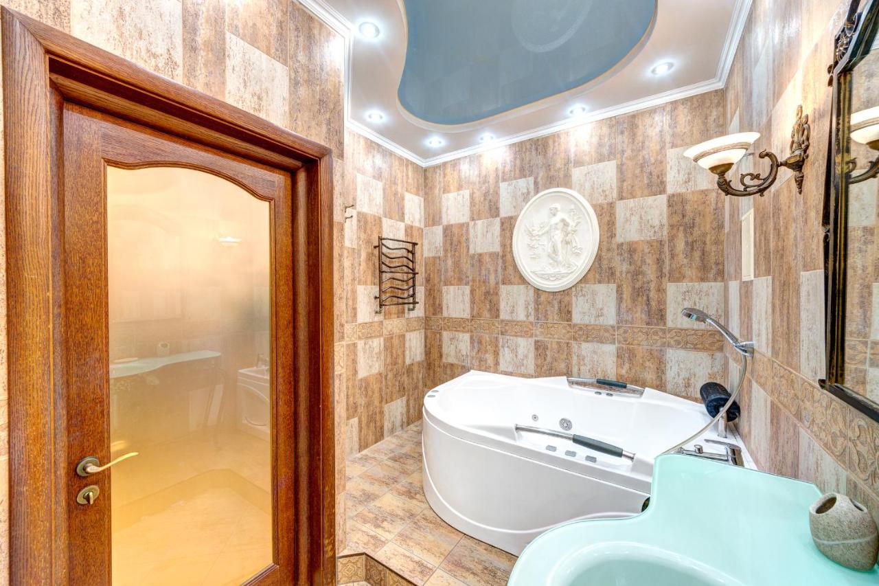 Світло! Vip Apartment In The Druzhby Narodiv Metro Station Kiev Buitenkant foto