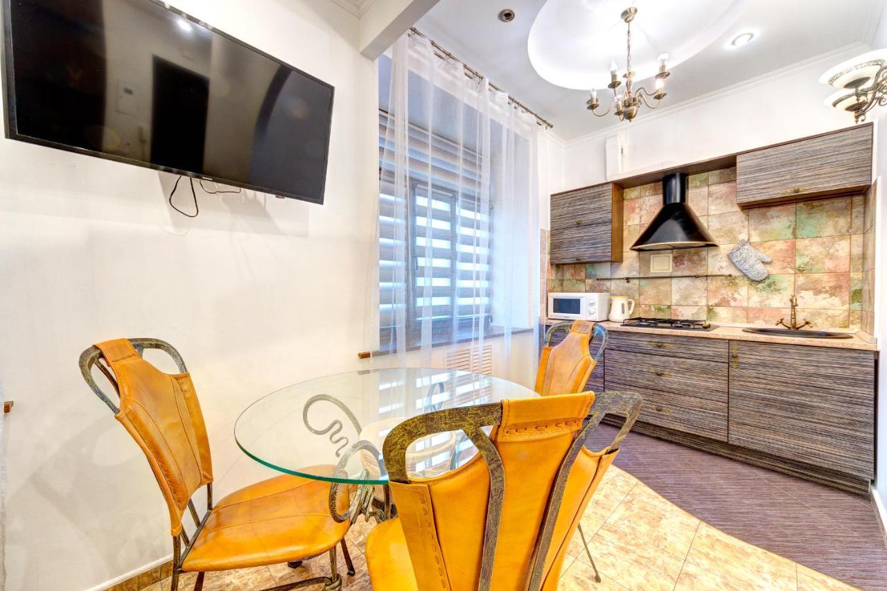 Світло! Vip Apartment In The Druzhby Narodiv Metro Station Kiev Buitenkant foto
